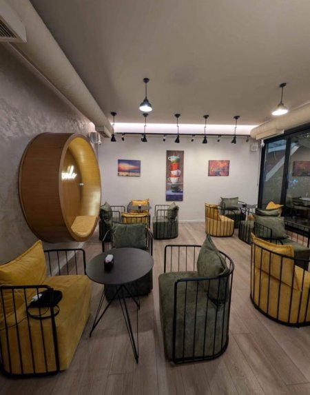 Shitet  Aktivitet Biznesi – Bar Lounge Perballe Delijorgjit,prane Pallatit me Shigjeta, Tiranë