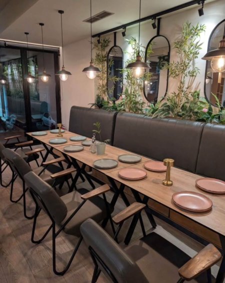 Shitet  Aktivitet Biznesi – Bar Lounge Perballe Delijorgjit,prane Pallatit me Shigjeta, Tiranë