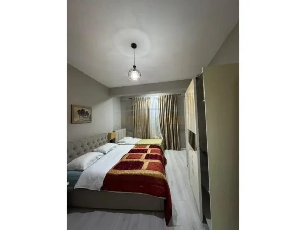 Tirane, jepet me qera apartament 1+1+Ballkon Kati 2, 70 m² 650 € 