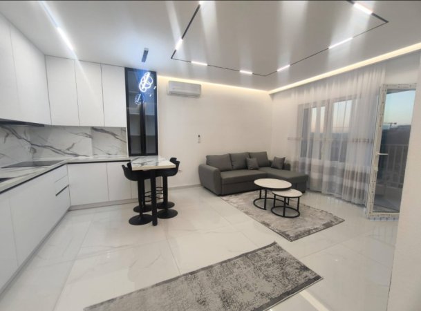 Tirane, jepet me qera apartament 1+1 Kati 10, 65 m² 650 € (Jepet me Qera Apartamenti 1+1 tek Zogu i Zi)