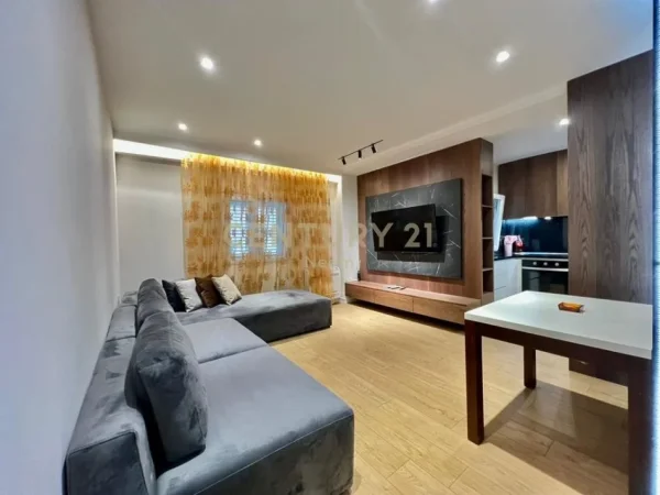 Tirane, jepet me qera apartament 1+1+Aneks+Ballkon Kati 3, 70 m² 620 € 