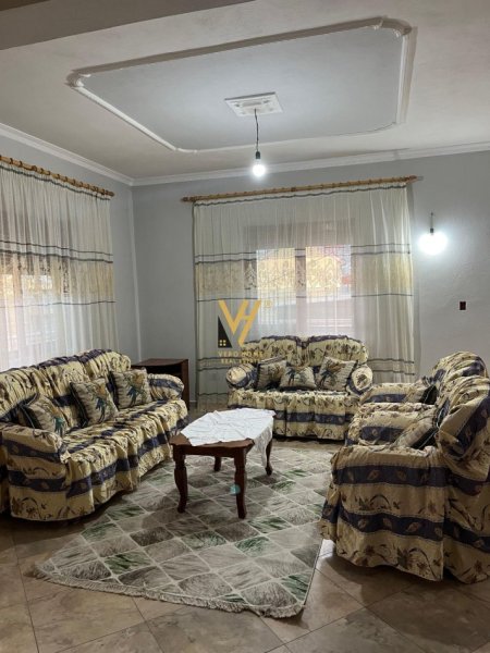 Tirane, jepet me qera apartament 1+1+Ballkon Kati 3, 130 m² 500 € (PORCELAN)