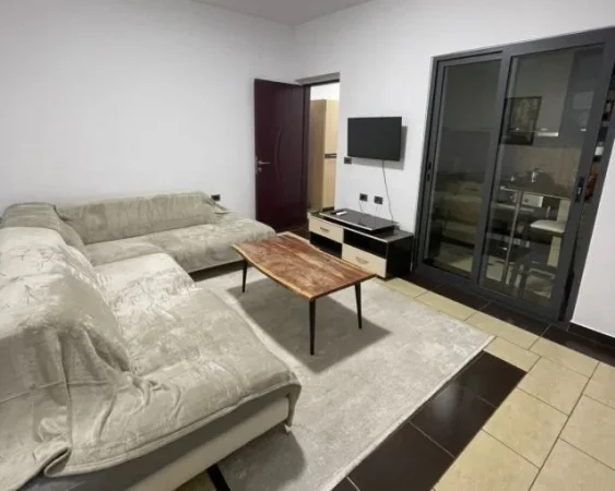Tirane, jepet me qera apartament 2+1+Aneks+Ballkon Kati 4, 50 m² 550 € (zogu i zi)