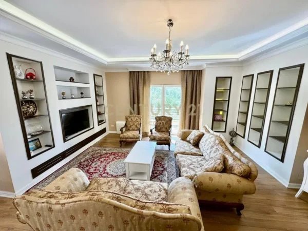 Tirane, jepet me qera apartament 2+1+Aneks+Ballkon Kati 3, 115 m² 900 € 