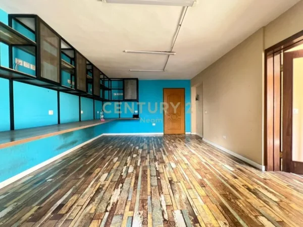 Tirane, jepet me qera ambjent biznesi Kati 2, 160 m² 1.600 € (LSI)