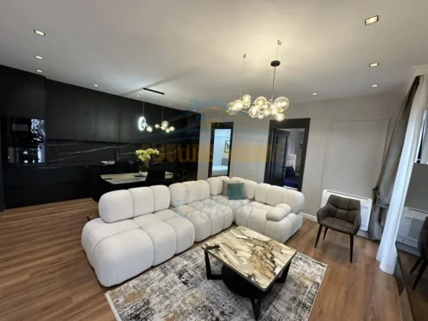 Tirane, jepet me qera apartament 3+1+Ballkon Kati 15, 146 m² 2.800 € 