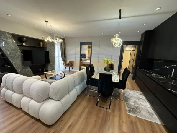 Tirane, jepet me qera apartament 3+1+Ballkon Kati 15, 146 m² 2.800 € 
