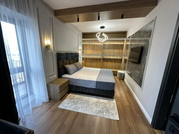 Tirane, jepet me qera apartament 3+1+Ballkon Kati 15, 146 m² 2.800 € 
