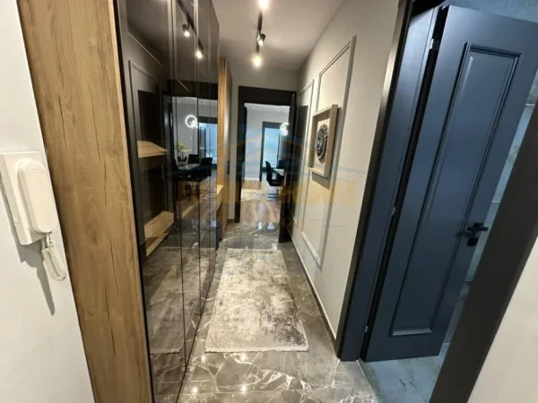 Tirane, jepet me qera apartament 3+1+Ballkon Kati 15, 146 m² 2.800 € 