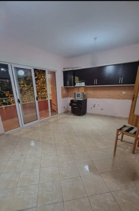 Jepet me Qira Apartament 1+1 ne Don Bosko, pranë rrugës kryesore 400 €