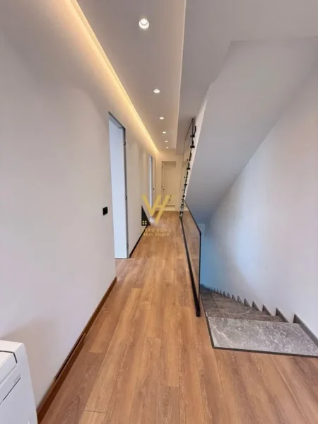 Tirane, shitet Vile 3 Katshe Kati 0, 800 m² 1.500.000 € (LIQENI I THATE)