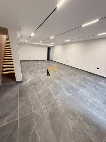 Tirane, shitet Vile 3 Katshe Kati 0, 800 m² 1.500.000 € (LIQENI I THATE)