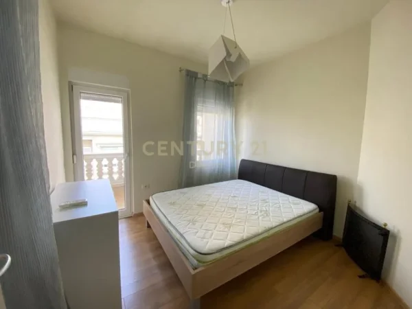 Tirane, jepet me qera Vile 2 Katshe , 260 m² 2.500 € (White House TEG)