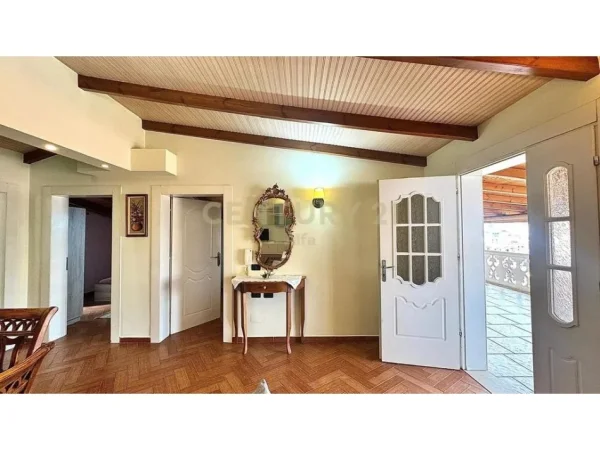 Tirane, jepet me qera apartament 3+1+Aneks+Ballkon Kati 3, 170 m² 850 € 