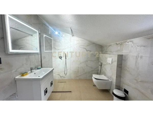 Tirane, jepet me qera apartament 3+1+Aneks+Ballkon Kati 3, 170 m² 850 € 