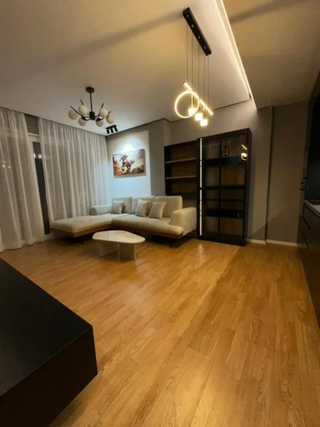 Tirane, jepet me qera apartament 2+1 , 100 m² 1.200 € (Qende)