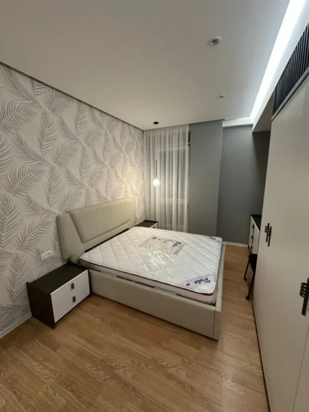Tirane, jepet me qera apartament 2+1 , 100 m² 1.200 € (Qende)