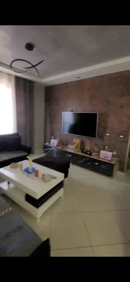 Tirane, jepet me qera apartament 3+1 Kati 3, 92 m² 500 € (Kopshi botanik)