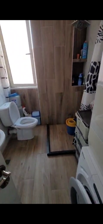 Tirane, jepet me qera apartament 3+1 Kati 3, 92 m² 500 € (Kopshi botanik)