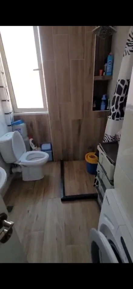 Tirane, jepet me qera apartament 3+1 Kati 3, 92 m² 500 € (Kopshi botanik)