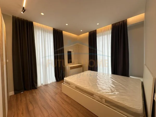 Tirane, jepet me qera apartament 3+1 Kati 4, 110 m² 800 €