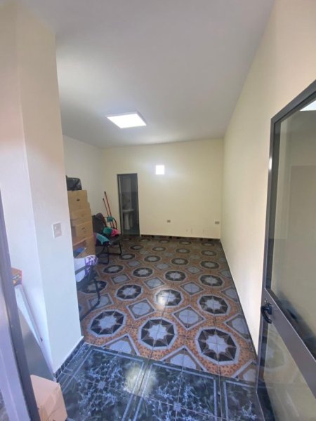 Tirane, jepet me qera dyqan Kati 0, 40 m² 800 € (Sulejman Delvina)