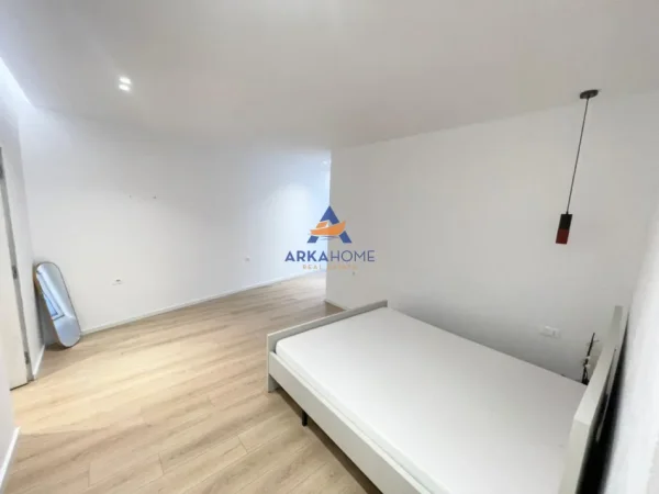 Tirane, shitet apartament 2+1+Ballkon Kati 4, 125 m² 230.000 € (Liqeni i Thate)