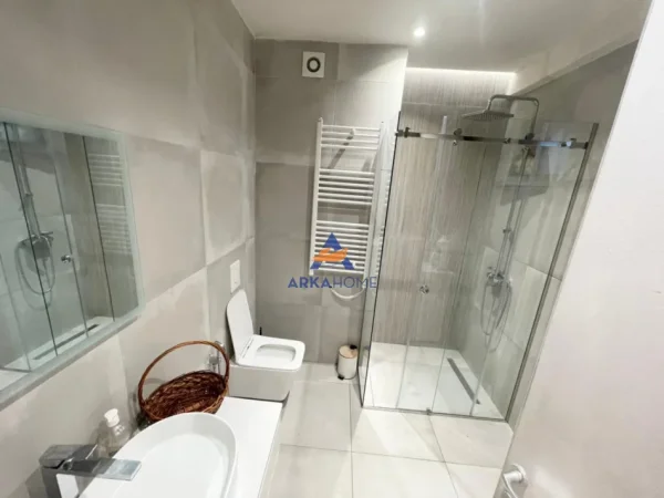 Tirane, shitet apartament 2+1+Ballkon Kati 4, 125 m² 230.000 € (Liqeni i Thate)