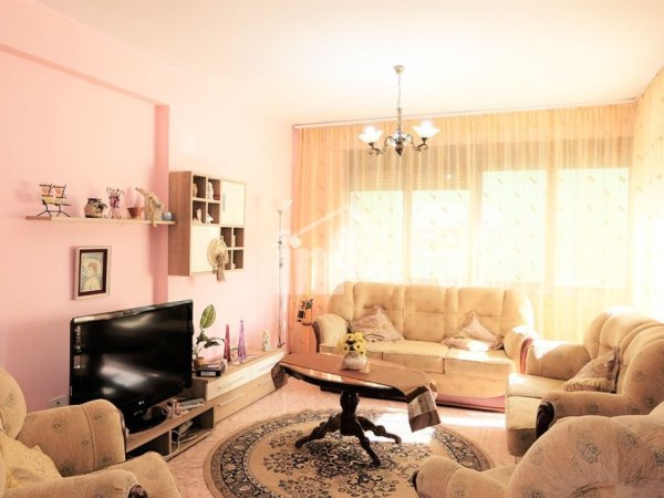 Tirane, jepet me qera apartament 2+1+Ballkon Kati 5, 120 m² 800 € (RRUGA “PJETËR BOGDANI”, NË BLLOK)