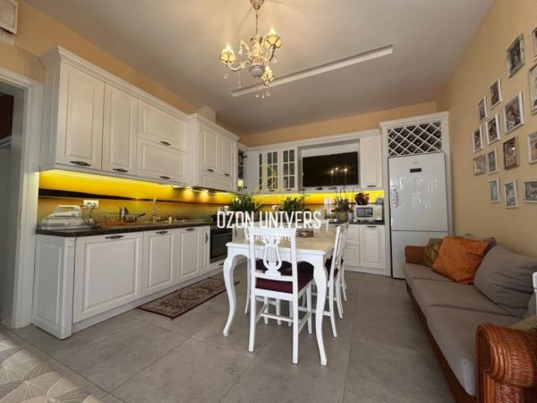 Tirane, shitet apartament 2+1+Ballkon Kati 7, 90 m² 150.000 € (Casa Italia)