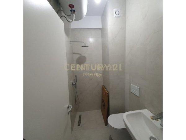 Tirane, jepet me qera apartament 1+1 Kati 2, 50 m² 450 € (Mangalem 21)