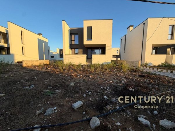 Durres, shes Vile 2 Katshe Kati 2, 404 m² 600.000 € (TURQUOISE MARINA, GJIRI I LALEZIT)