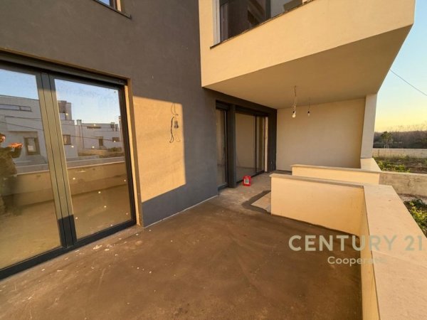 Durres, shes Vile 2 Katshe Kati 2, 404 m² 600.000 € (TURQUOISE MARINA, GJIRI I LALEZIT)