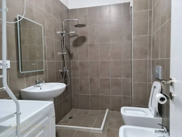 Tirane, jepet me qera apartament 1+1 Kati 6, 70 m² 450 € (Golden Park 3)