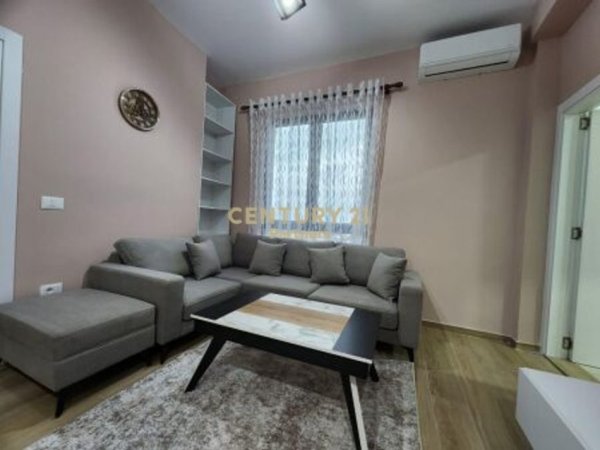Tirane, jepet me qera apartament 1+1 Kati 4, 65 m² 500 € (Bulevardi Ri)