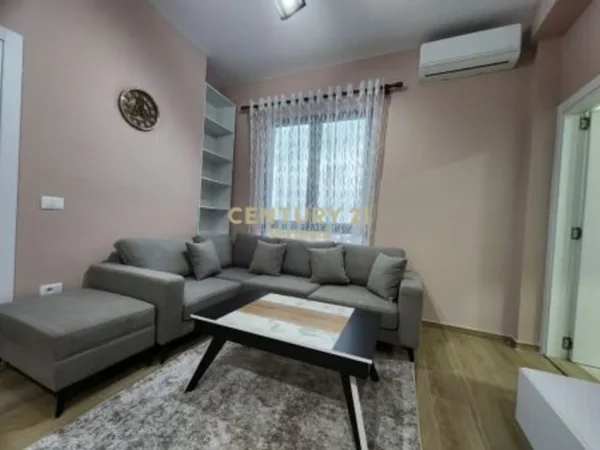Tirane, jepet me qera apartament 1+1 Kati 4, 65 m² 500 € (Bulevardi Ri)