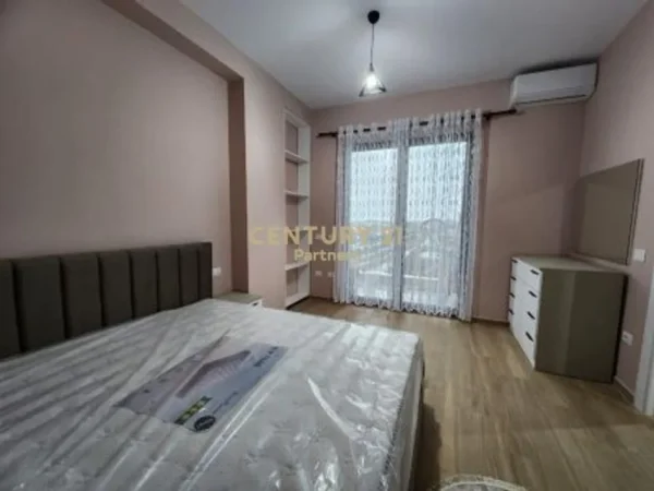 Tirane, jepet me qera apartament 1+1 Kati 4, 65 m² 500 € (Bulevardi Ri)