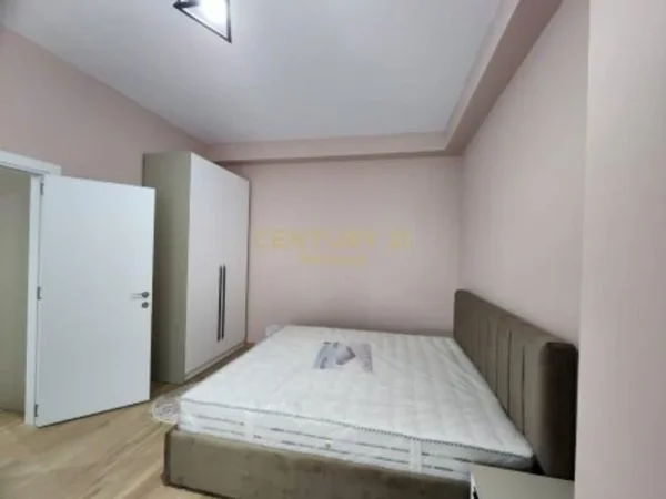 Tirane, jepet me qera apartament 1+1 Kati 4, 65 m² 500 € (Bulevardi Ri)