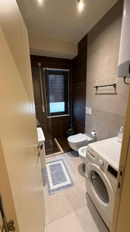 Tirane, jepet me qera apartament 1+1 Kati 6, 60 m² 750 € (Rruga Barrikadave)