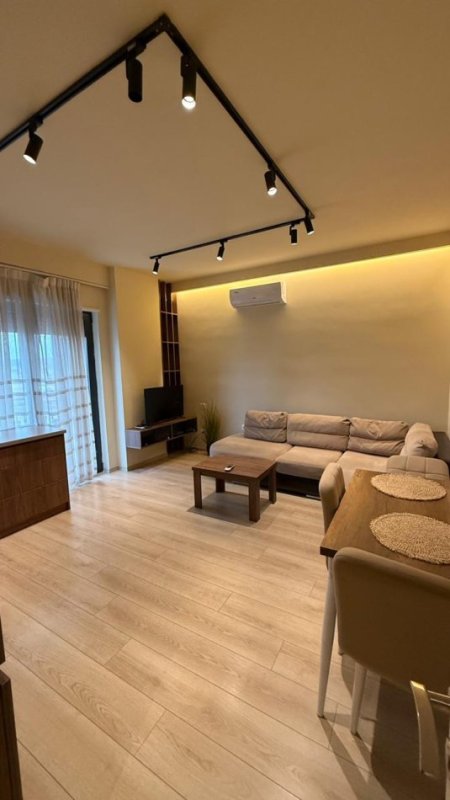 Tirane, jepet me qera apartament 1+1 Kati 6, 60 m² 750 € (Rruga Barrikadave)