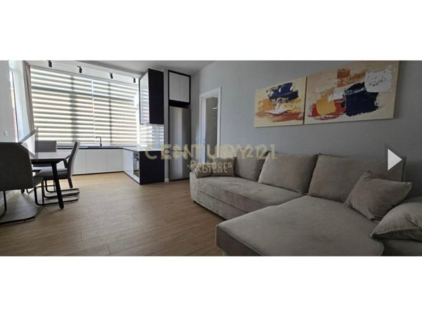 Tirane, jepet me qera apartament 1+1 Kati 7, 50 m² 550 € (Rruga Dritan Hoxha)