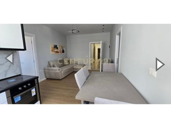 Tirane, jepet me qera apartament 1+1 Kati 7, 50 m² 550 € (Rruga Dritan Hoxha)