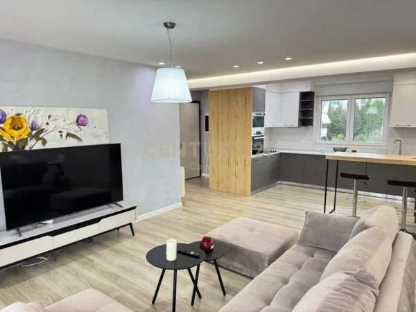 Tirane, jepet me qera apartament 3+1+Ballkon Kati 3, 140 m² 1.300 € (Sunrise Rezidence)