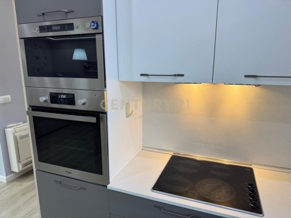 Tirane, jepet me qera apartament 3+1+Ballkon Kati 3, 140 m² 1.300 € (Sunrise Rezidence)