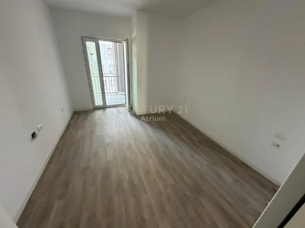 Tirane, shes apartament 1+1 Kati 1, 81 m² 185.000 € (Emerald Centre)