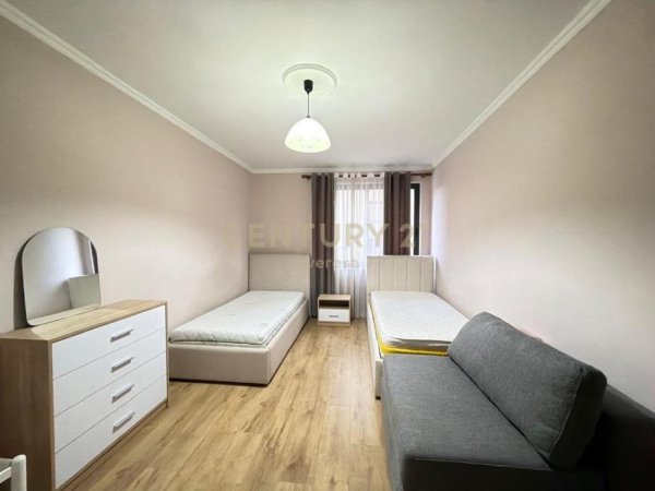 Tirane, jepet me qera apartament 1+1 Kati 2, 76 m² 550 € (Brryli)