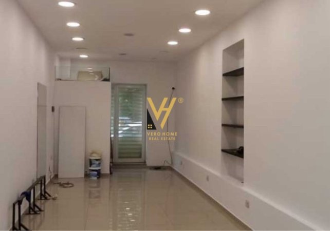 Tirane, shitet dyqan , 30 m² 120.000 € (KOMUNA E PARISIT)