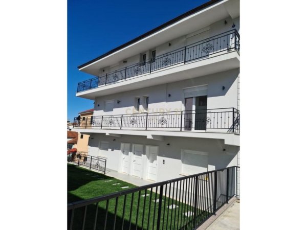 Tirane, jepet me qera apartament 1+1 Kati 1, 70 m² 450 € (Shkoze)