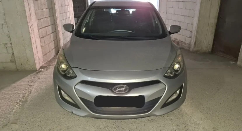 Tirane, shitet makine Hyundai I30 Nafte, gri metalizato automatik Klima 131.000 km 7.300 €