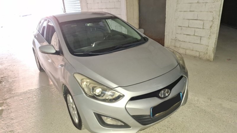 Tirane, shitet makine Hyundai I30 Nafte, gri metalizato automatik Klima 131.000 km 7.300 €
